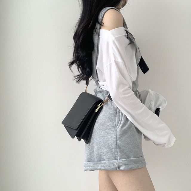 Overalls + Long-sleeved T-shirt