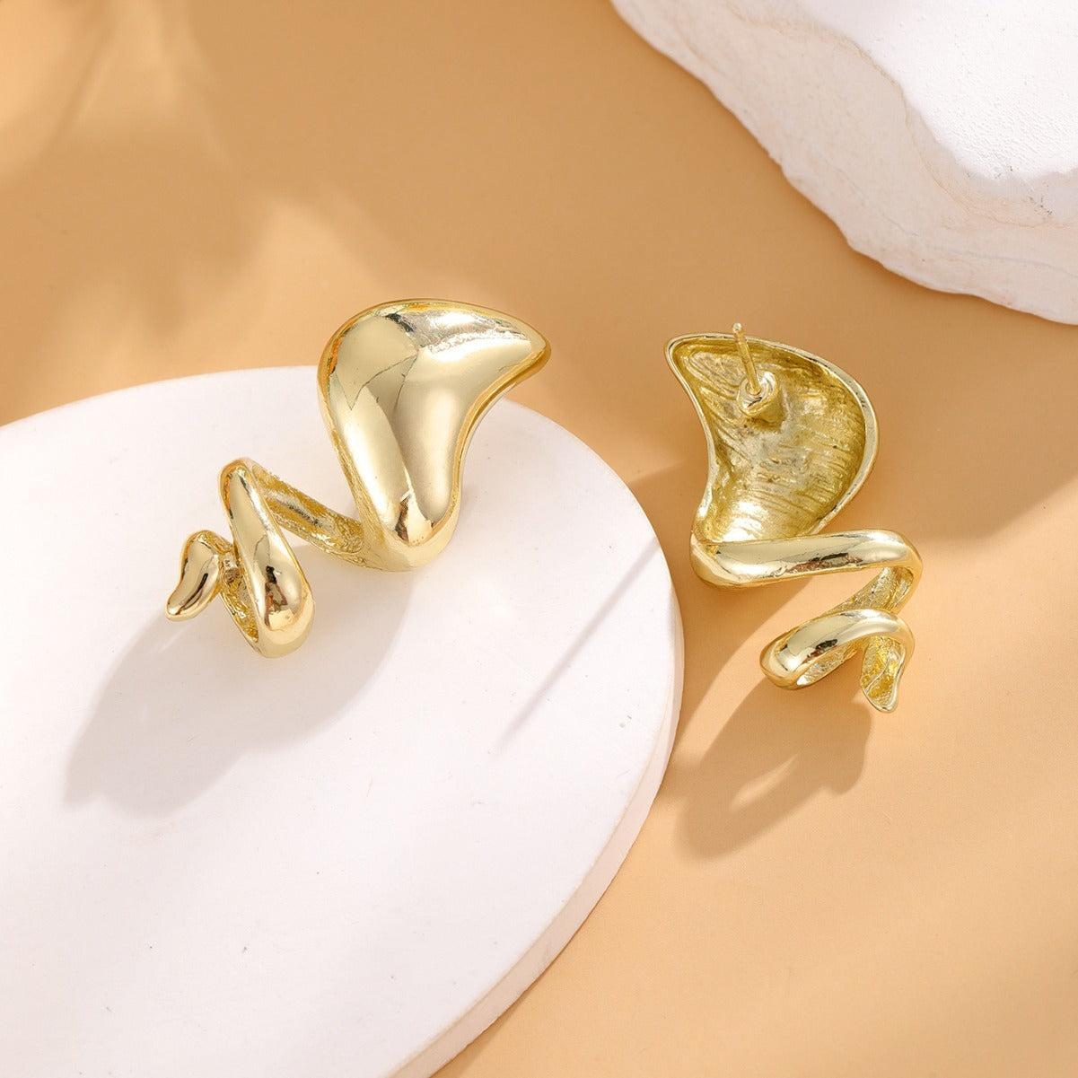 Fashionable Snake Shaped Personalized Gold Alloy Earrings