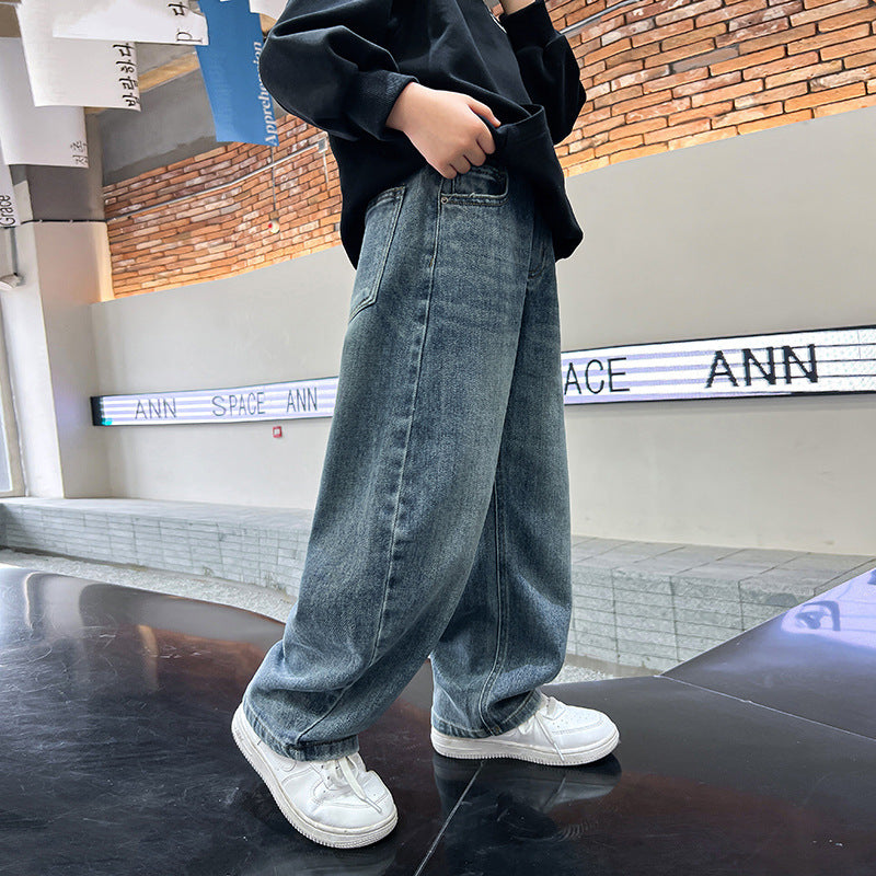 Urban Minimalist Solid Tone Straight-Fit Jeans