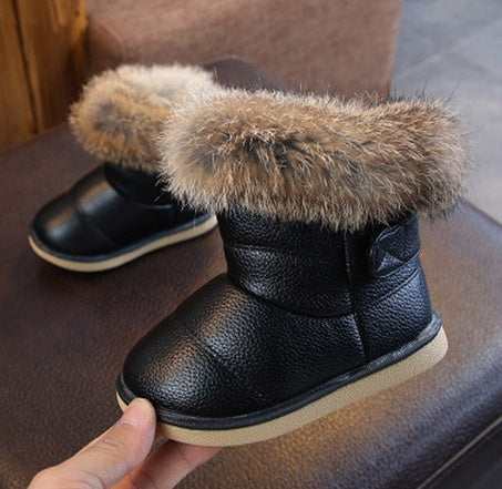The Winter Essential: Girls’ Durable Snow Boots