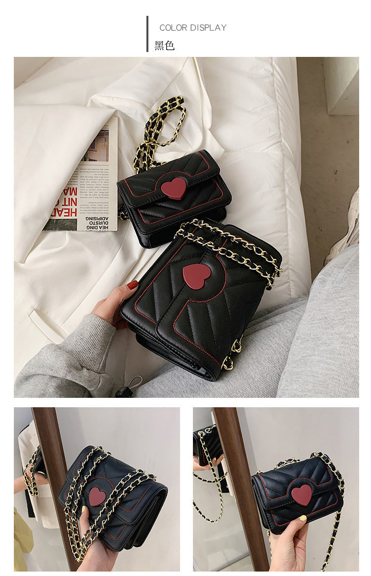 Popular underarm chain messenger bag texture this year