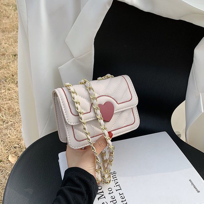 Popular underarm chain messenger bag texture this year