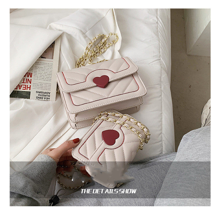 Popular underarm chain messenger bag texture this year