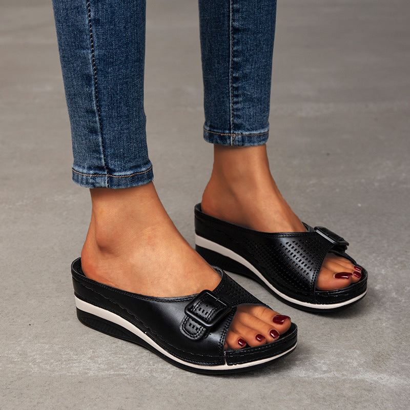Women Wear Casual Fashion Sandals And Slippers With Thick-soled Slope Heel