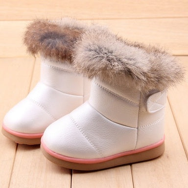 The Winter Essential: Girls’ Durable Snow Boots