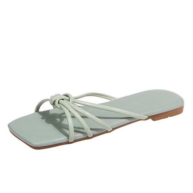 Wear A Flip-flop Outdoor With Square Head And Flat Bottom