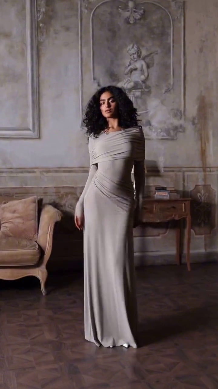 Women's Dress With Round Neck, Pleated Design, And Waist Cinching