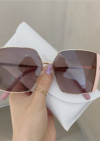 Powder framed brown slice