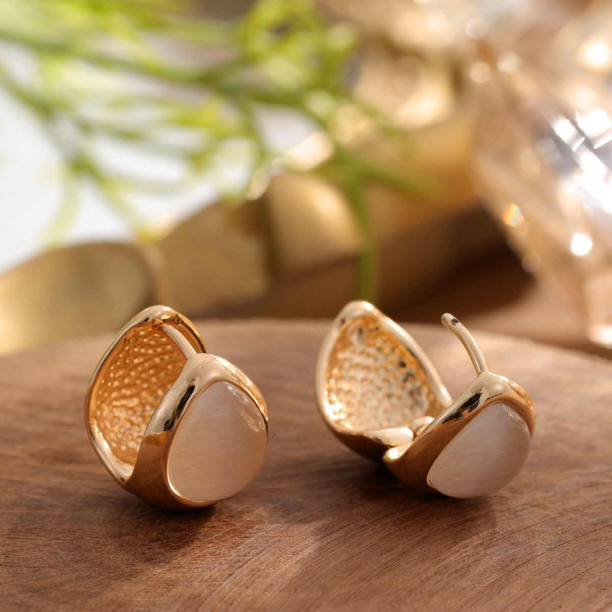 Cat's Eye Stone Water Drip Ear Buckle Female Niche Retro Luxury High End Earrings