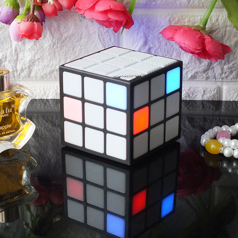 The Luminous Cube: Square LED Emitting Bluetooth Speaker