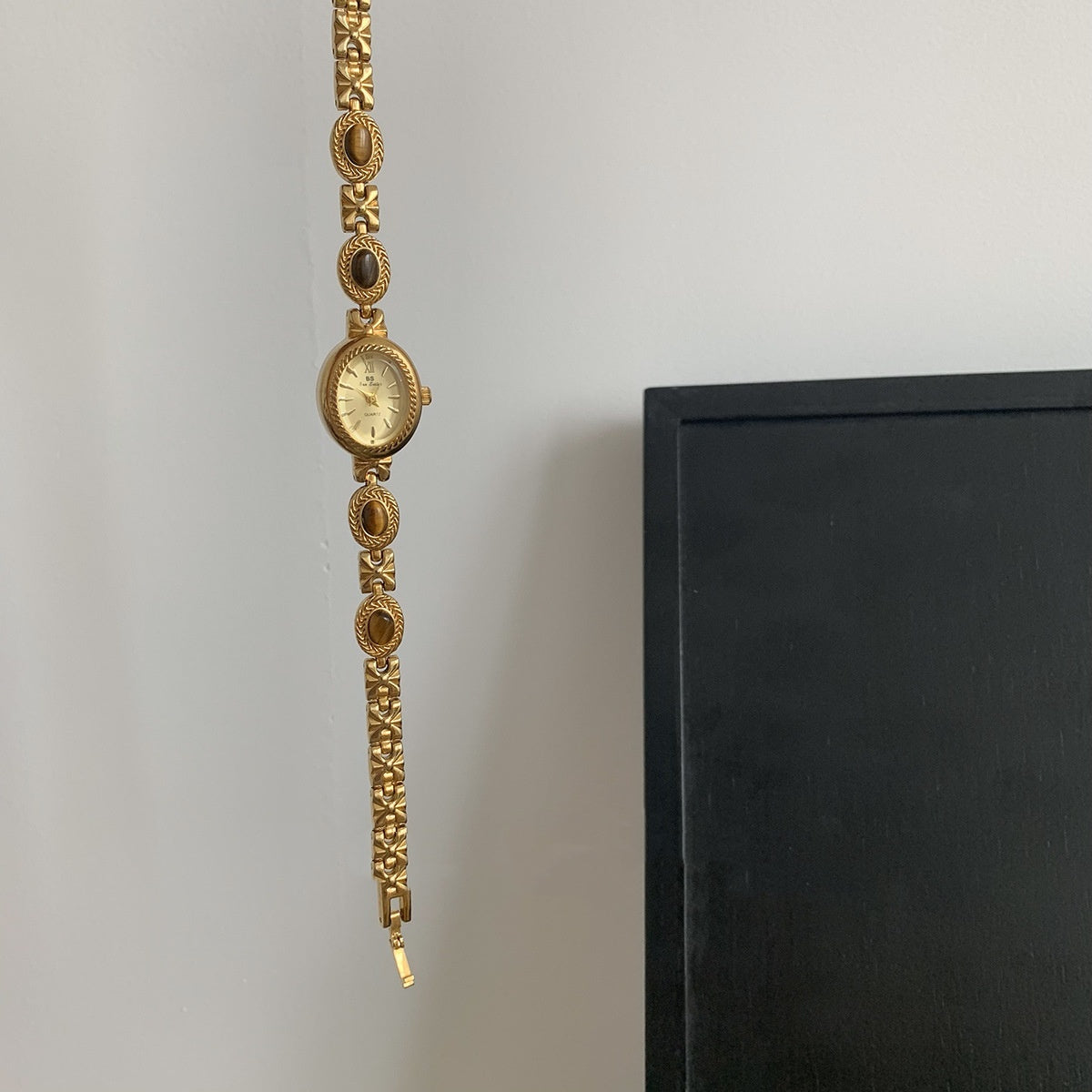 Niche Retro Women's Watch