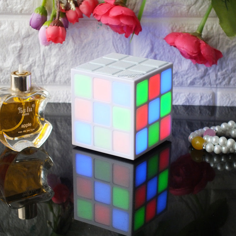 The Luminous Cube: Square LED Emitting Bluetooth Speaker