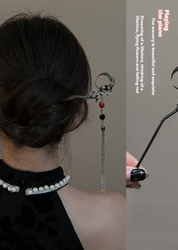 Black Crescent Tassel Hairpin