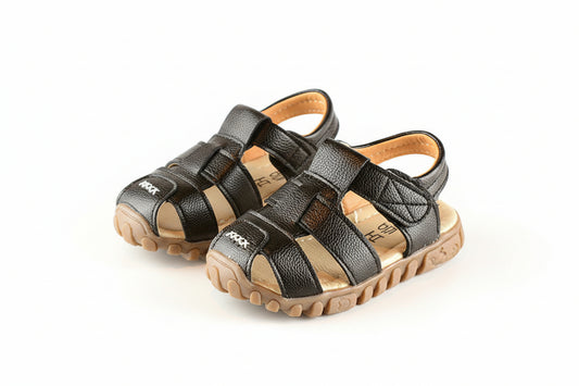 Tendon Shield: Closed-Toe Tendon-Bottom Boys’ Sandals