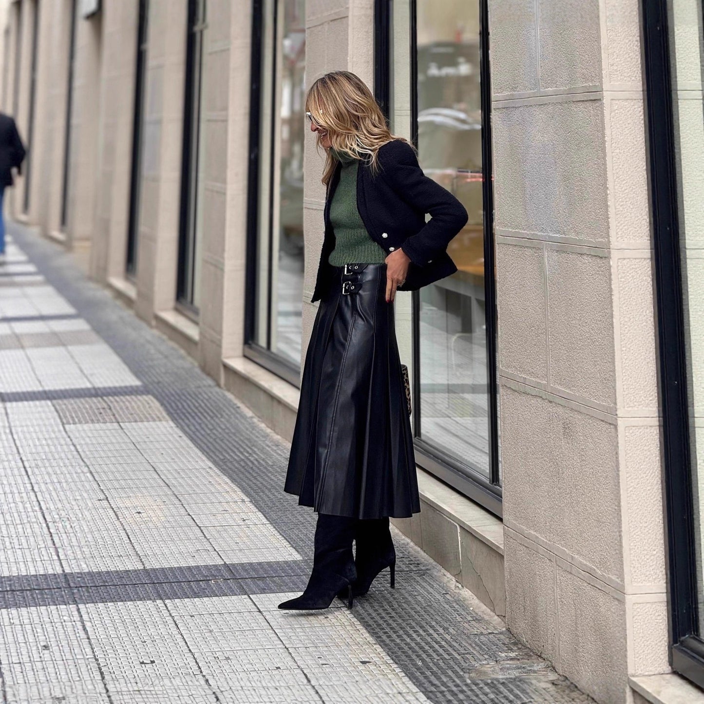 Fashion A-line Pleated PU Leather Skirt With Full Hem And Fitted Waist