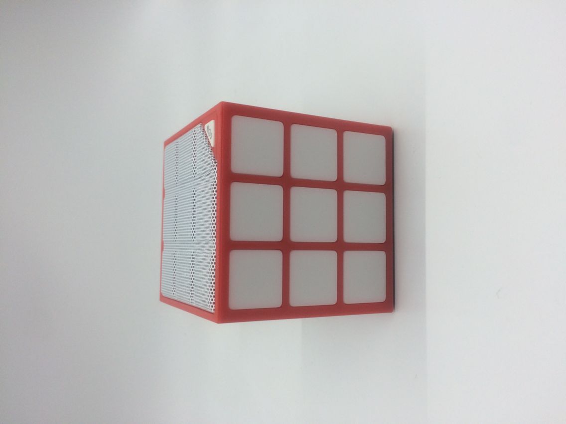 The Luminous Cube: Square LED Emitting Bluetooth Speaker